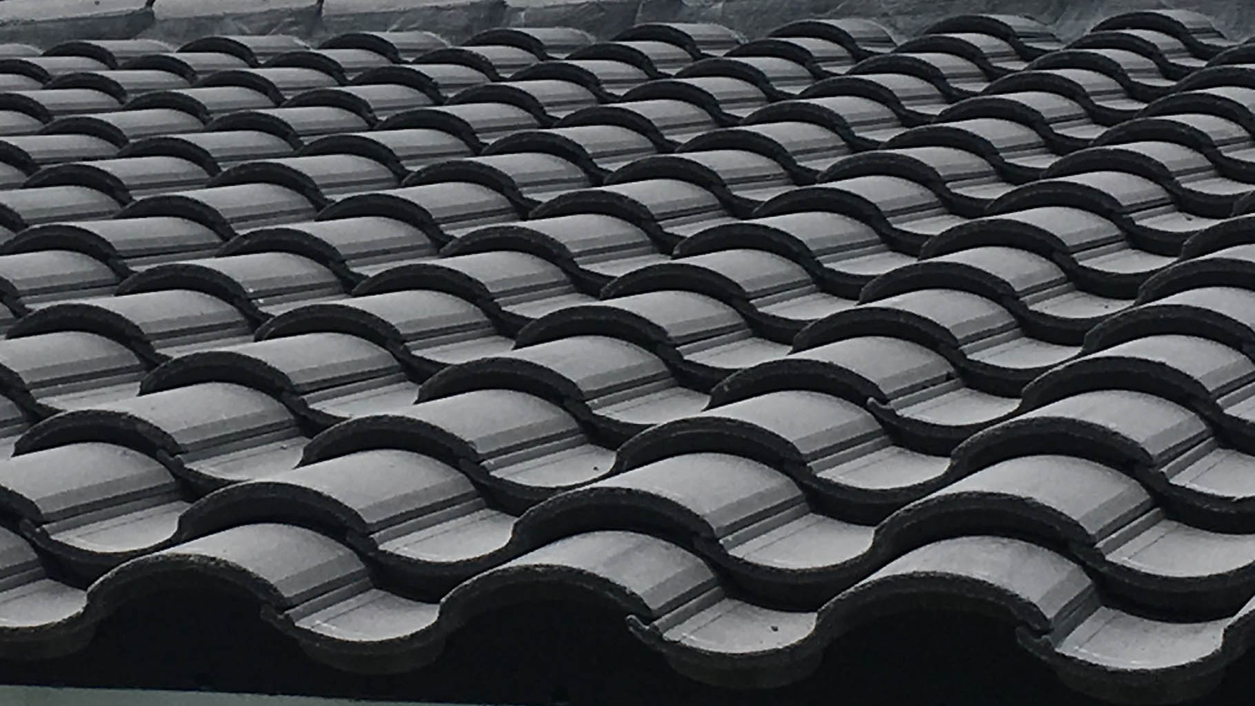 a black and white photo of a roof